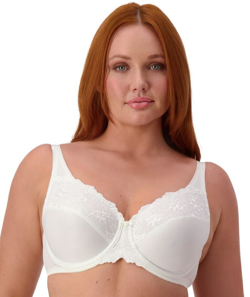 Triumph Embroidered Minimizer Bra - Vanille – Big Girls Don't Cry (Anymore) Triumph Embroidered Minimizer Bra - Vanille – Big Girls Don't Cry (Anymore)