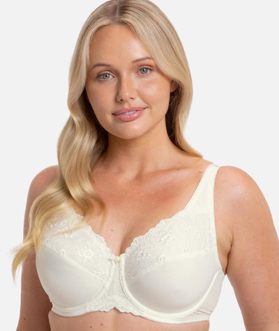 Triumph Embroidered Minimizer Bra - Vanille – 12D